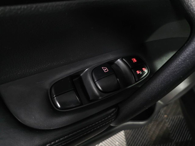 Used 2019 Nissan Rogue SV image 29