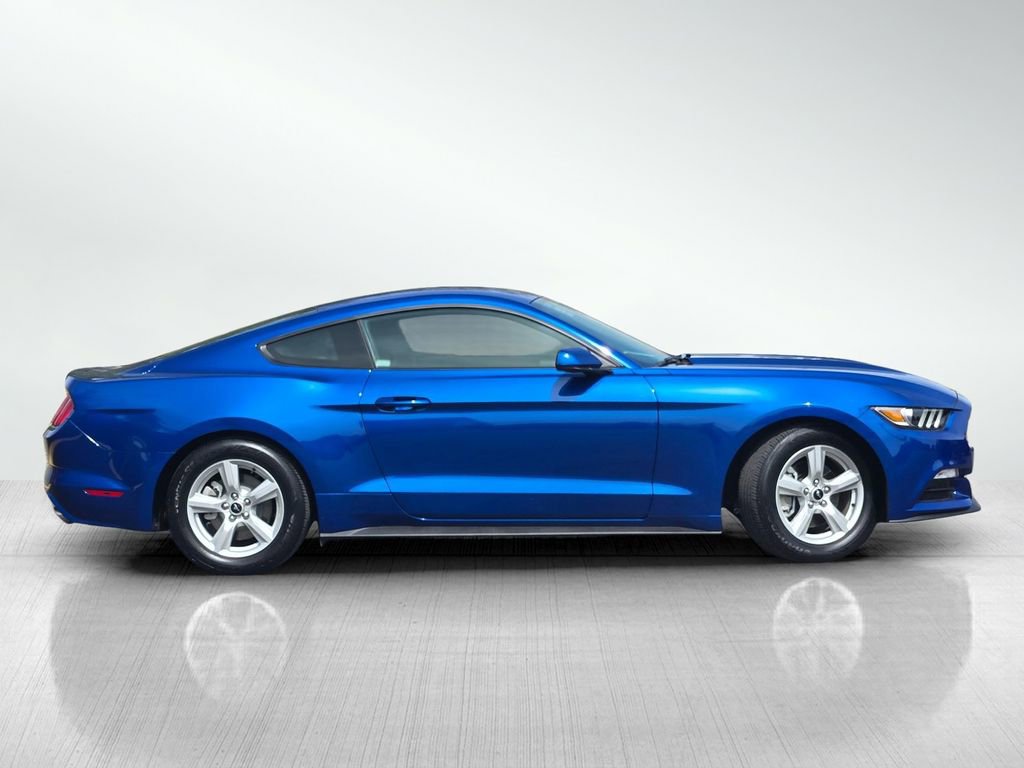 Used 2017 Ford Mustang Coupe image 3