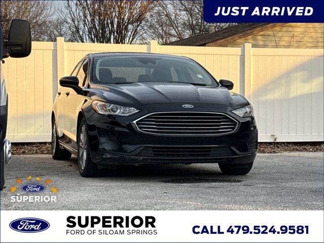 Used 2020 Ford Fusion SE image 1