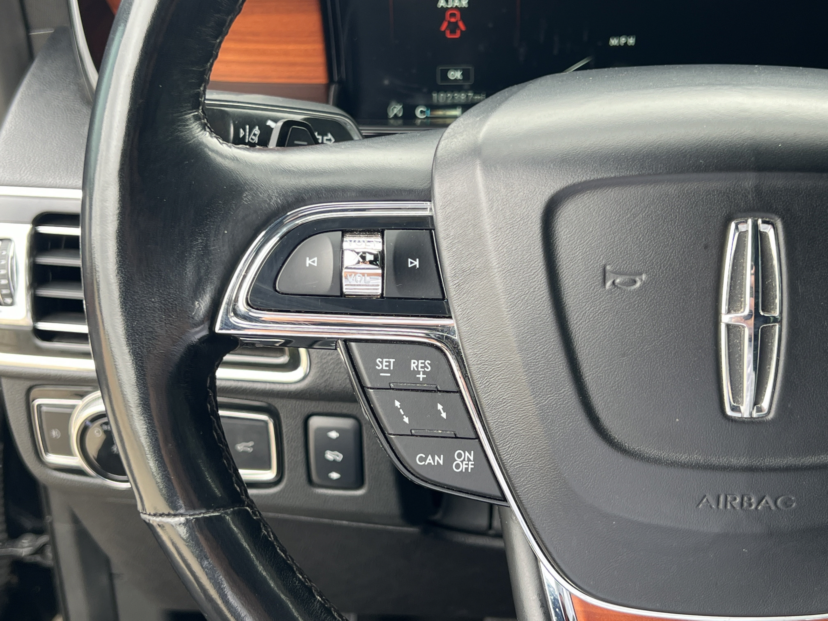 Used 2018 Lincoln Navigator Reserve w/ Technology Package AWD/4WD image 14