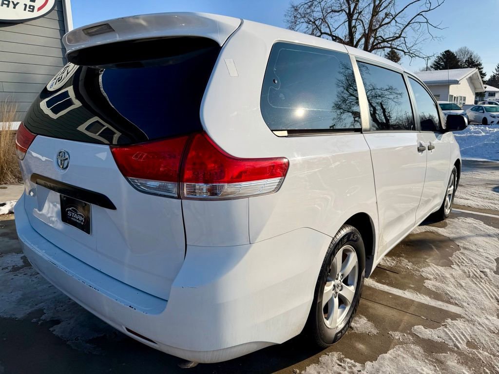 Used 2014 Toyota Sienna L image 7
