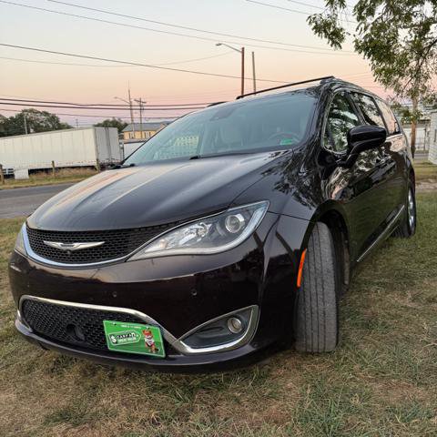 Used 2017 Chrysler Pacifica Touring-L Plus w/ Advanced Safetytec Group image 3
