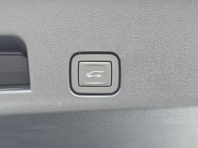New 2026 Chevrolet Traverse RS w/ LPO, Floor Liner Package FWD image 13
