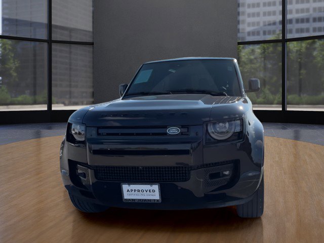 Used 2024 Land Rover Defender 90 X-Dynamic SE image 3