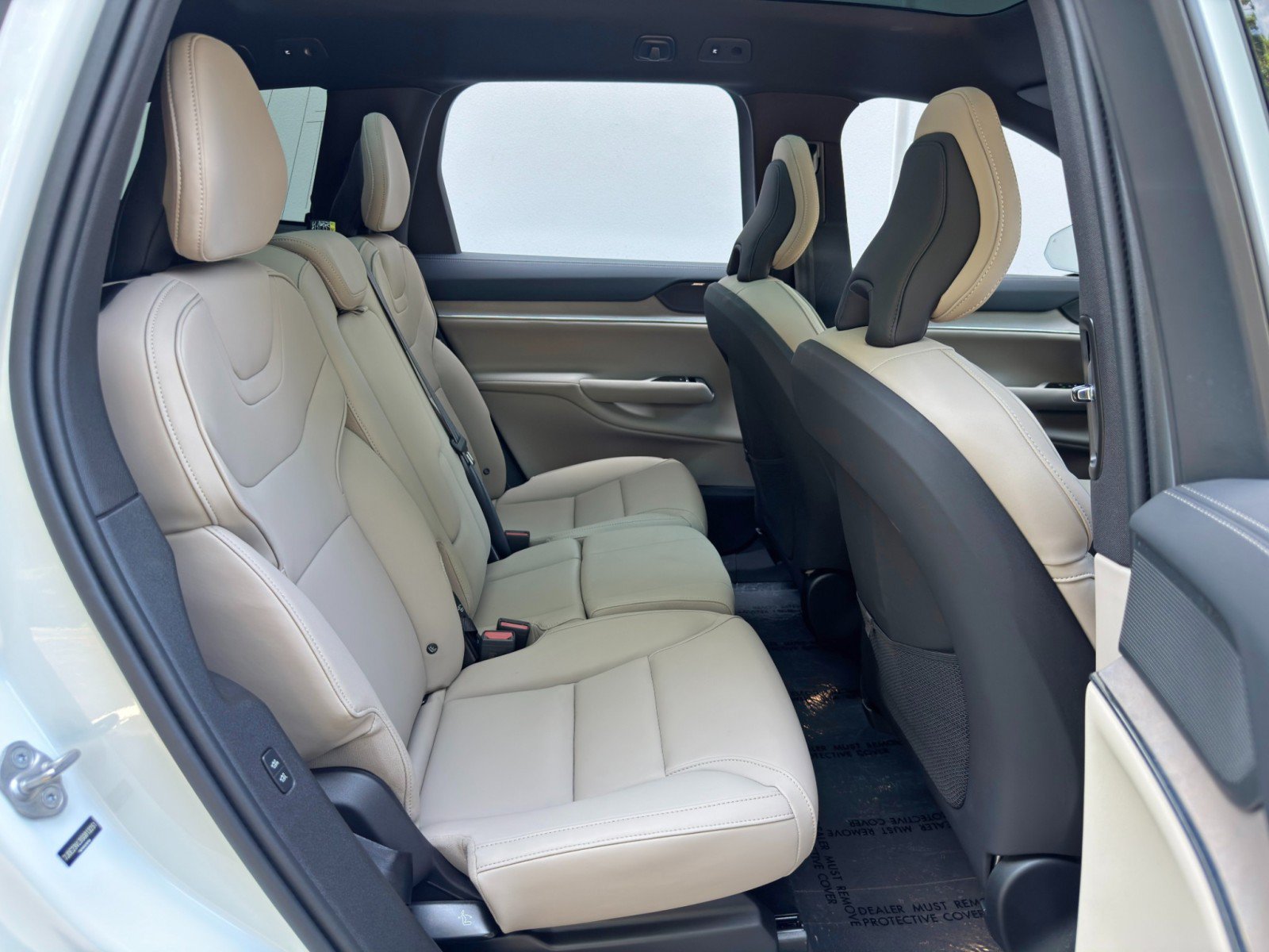 Used 2025 Volvo EX90 Ultra AWD/4WD image 38