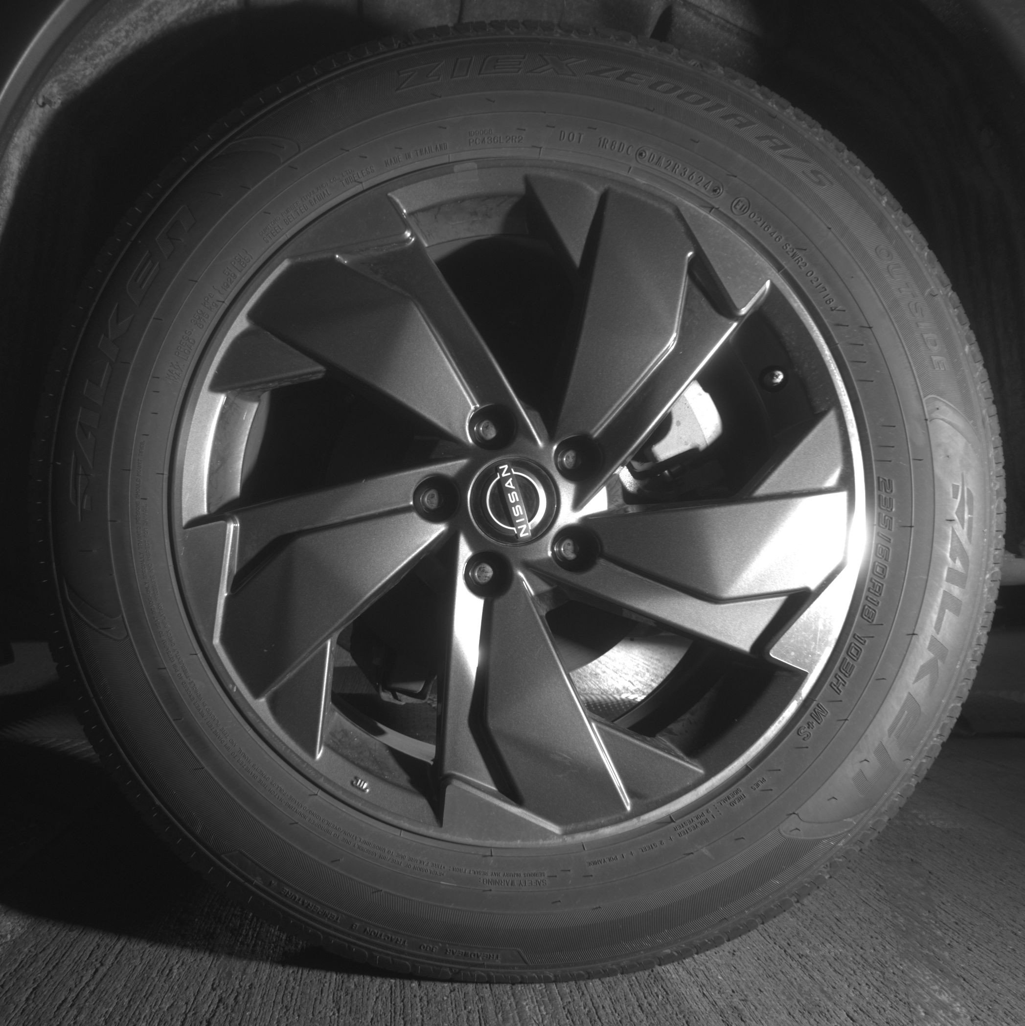 Used 2025 Nissan Rogue SV FWD image 14