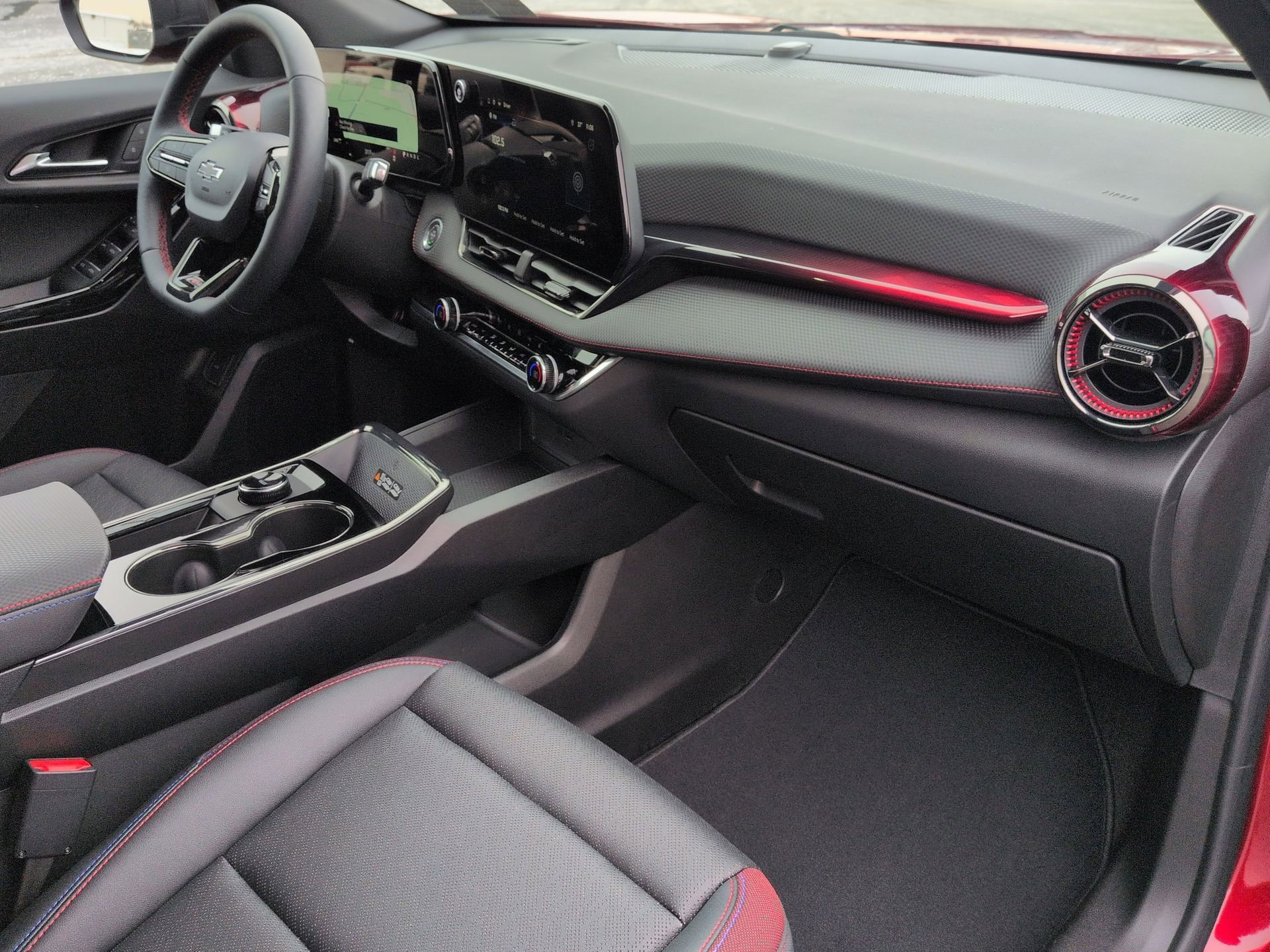 Certified 2026 Chevrolet Equinox RS w/ LPO, Floor Liner Package image 29