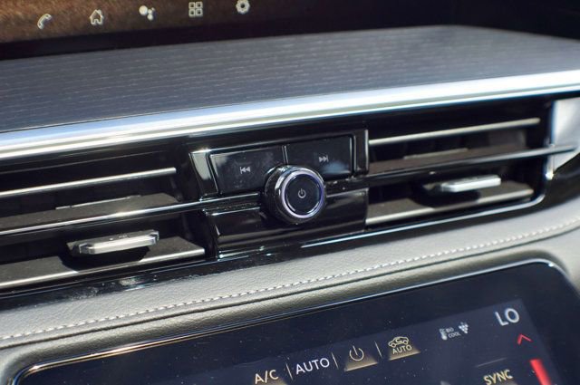 Used 2025 INFINITI QX80 Sensory AWD/4WD image 32