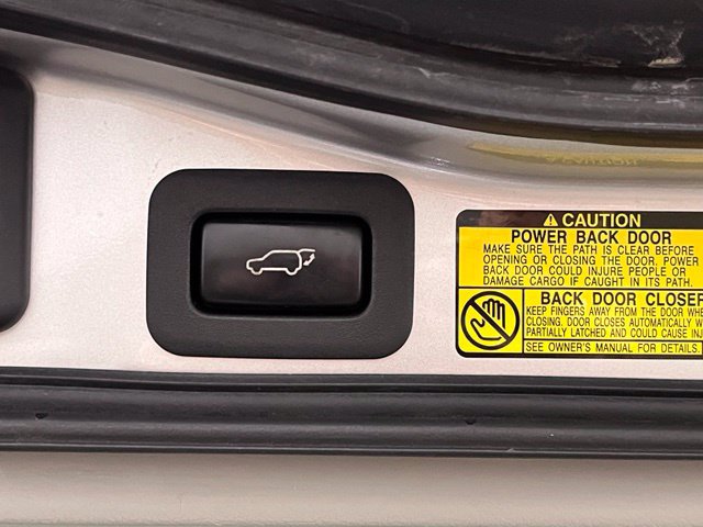 Used 2009 Lexus LX 570 4WD w/ Preferred Accessory Pkg image 17