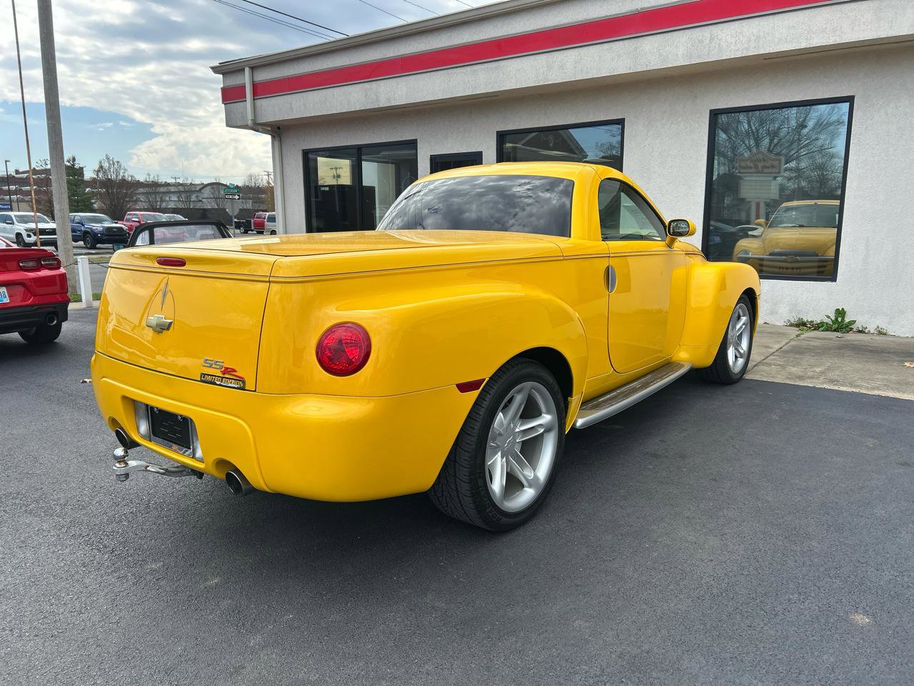Used 2004 Chevrolet SSR w/ Preferred Equipment Group RWD image 5