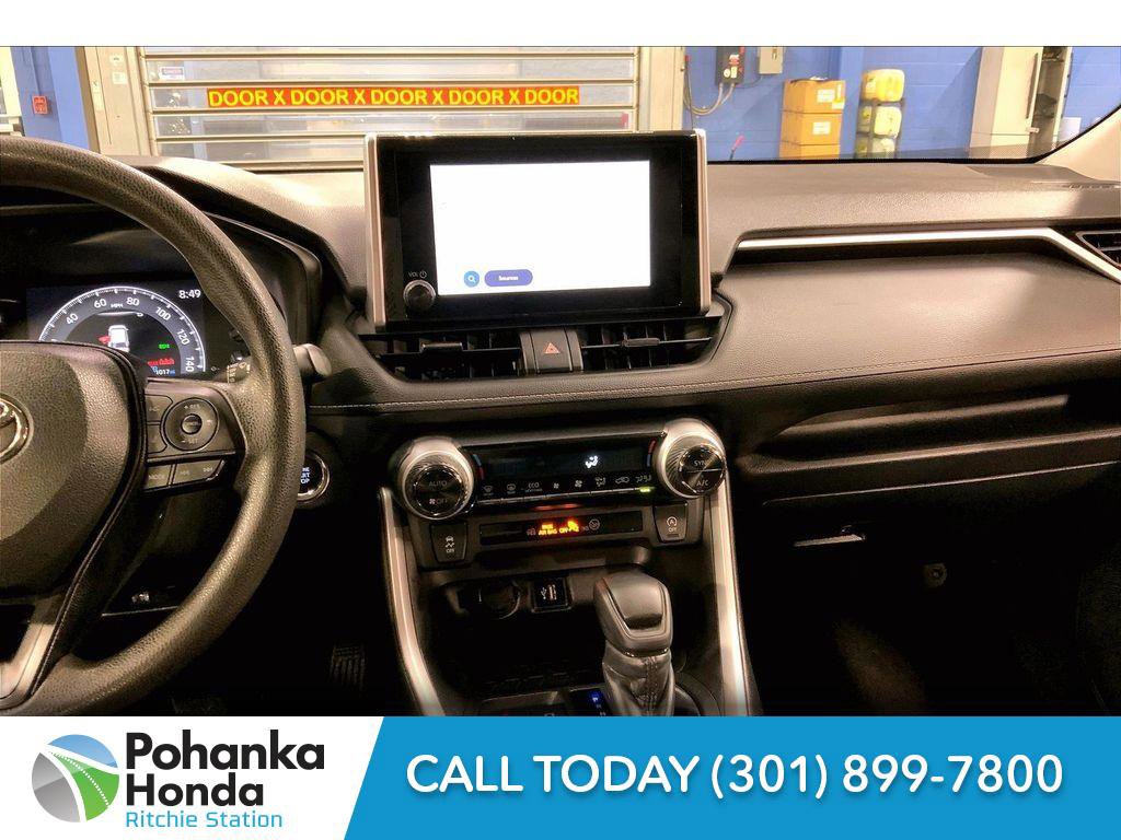 Used 2025 Toyota RAV4 XLE image 5