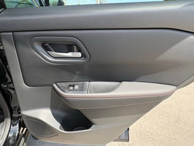 Used 2025 Nissan Rogue SV AWD/4WD image 27