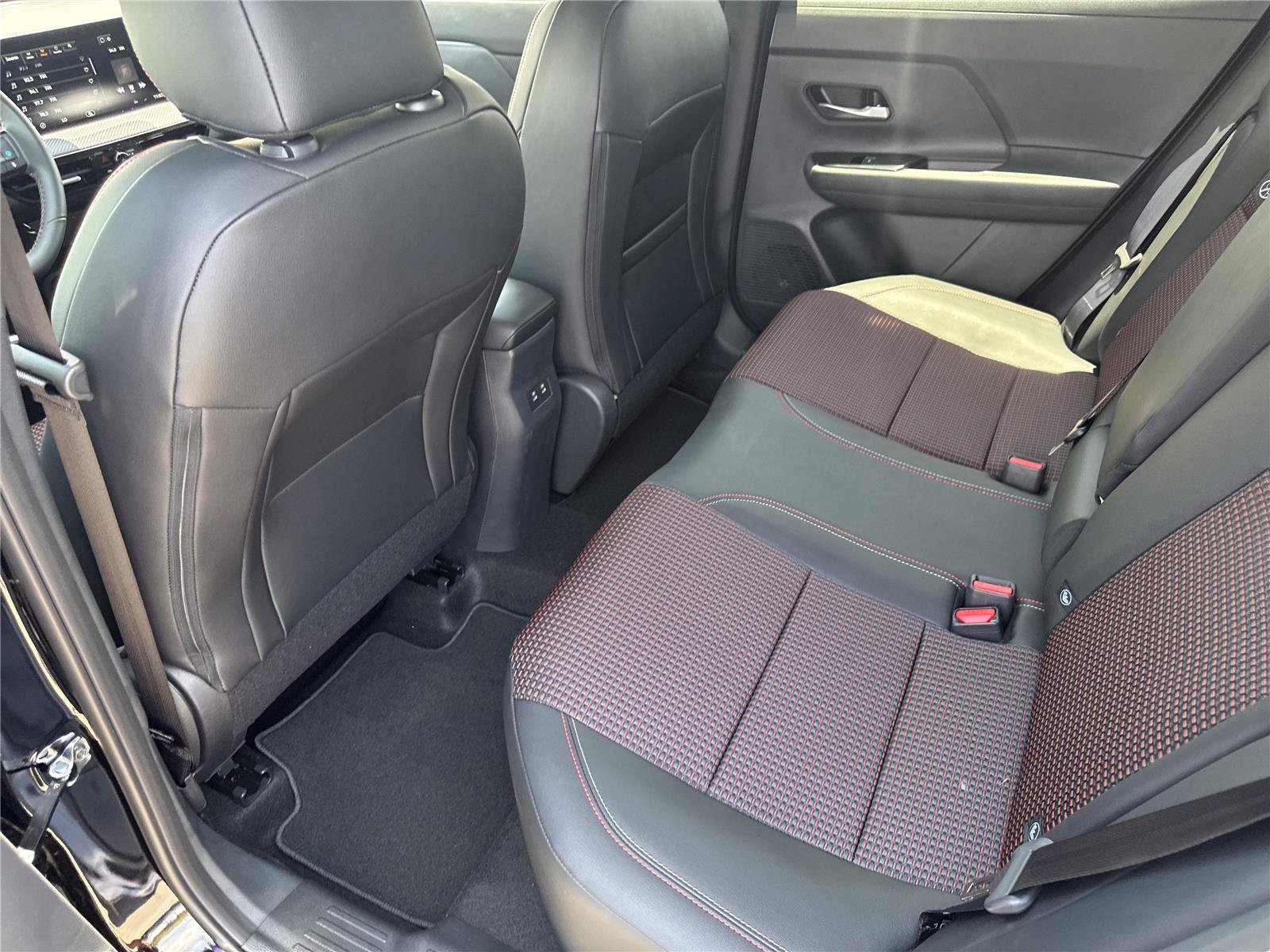 New 2026 Nissan Kicks SR FWD image 29