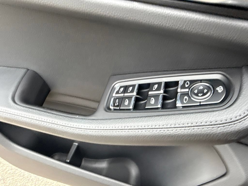 Used 2022 Porsche Macan AWD/4WD image 30