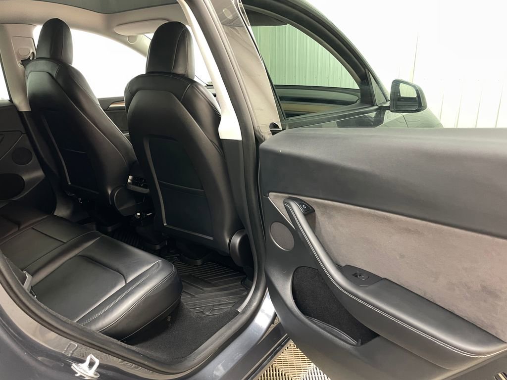 Used 2023 Tesla Model Y Long Range image 35