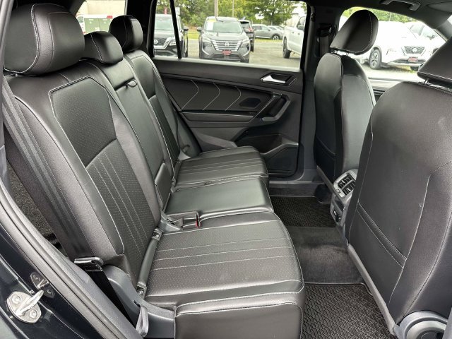 Used 2024 Volkswagen Tiguan SE R-Line AWD/4WD image 12