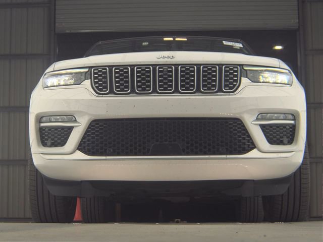 Used 2022 Jeep Grand Cherokee Summit AWD/4WD image 4