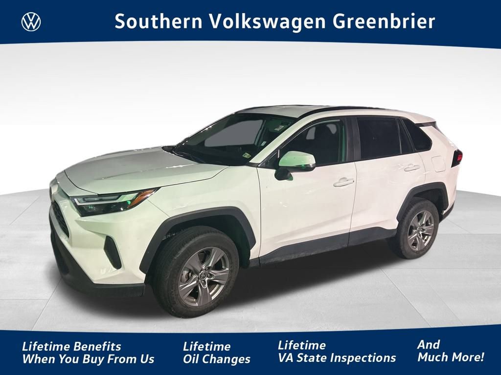 Used 2025 Toyota RAV4 XLE AWD/4WD image 1