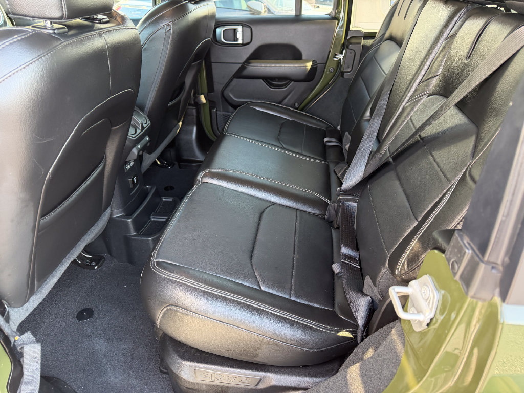Used 2022 Jeep Wrangler Unlimited Sahara AWD/4WD image 19