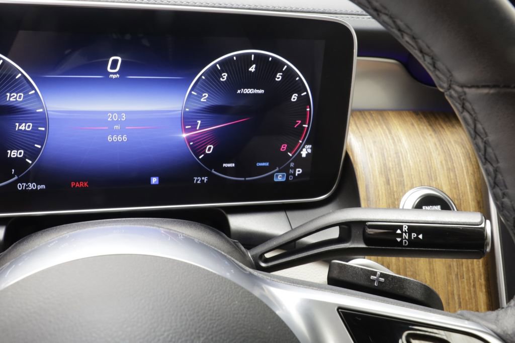 Used 2024 Mercedes-Benz GLC 300 4MATIC image 12