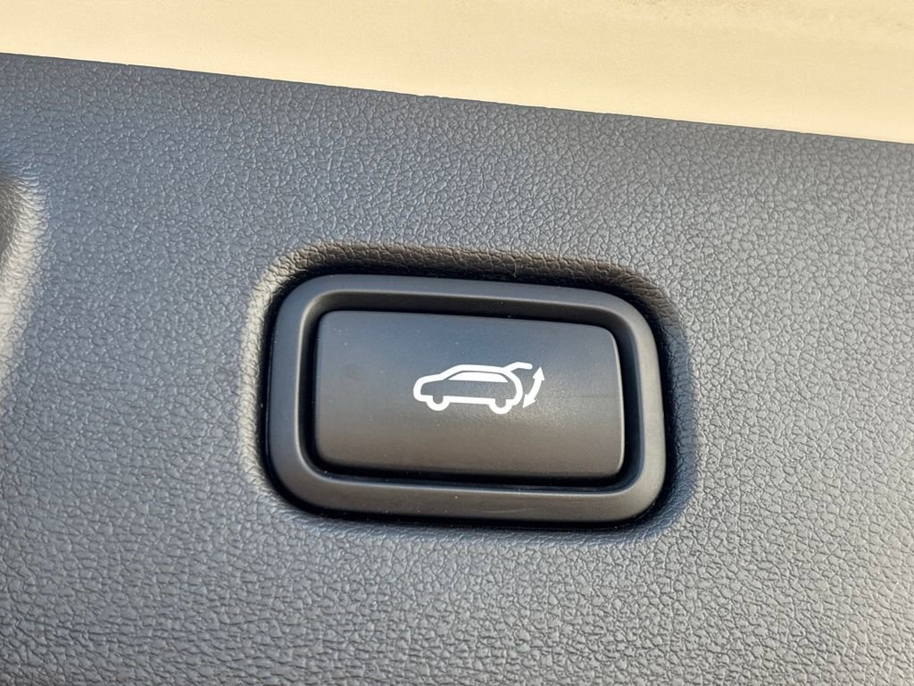 Used 2023 Hyundai Tucson Limited image 32