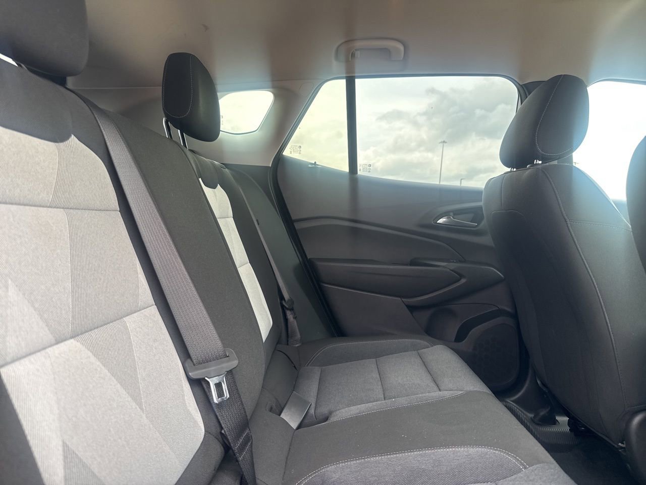Used 2025 Chevrolet Trax LS image 31