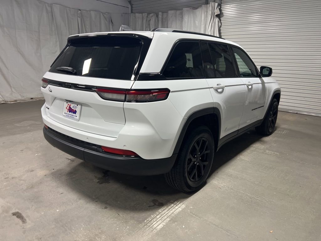 Used 2025 Jeep Grand Cherokee Altitude image 7