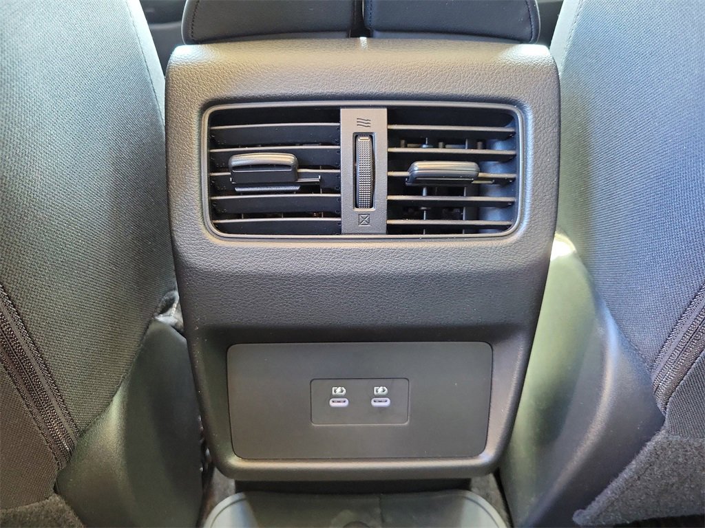 Used 2024 Nissan Rogue SV image 13