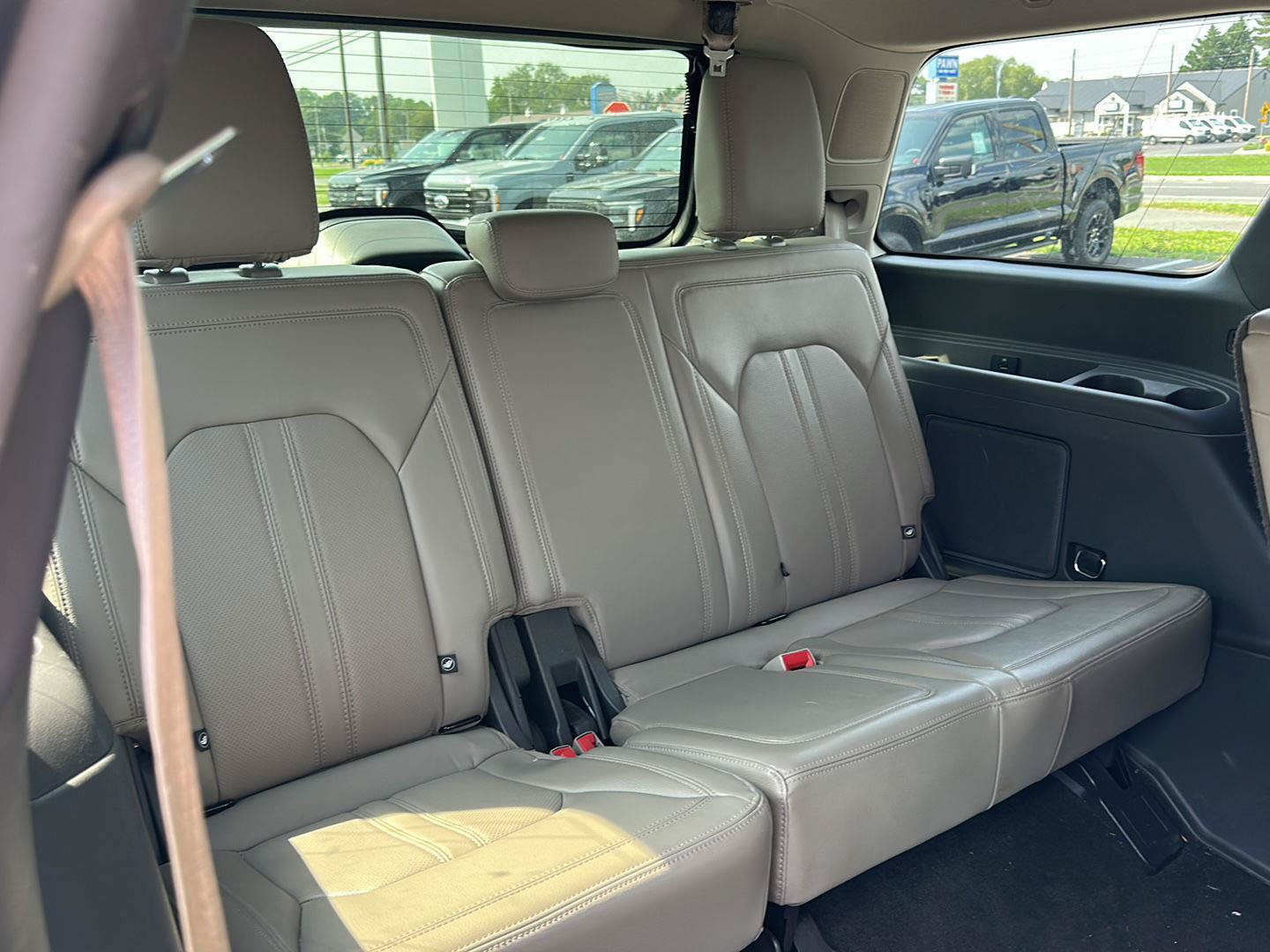 Used 2019 Ford Expedition Limited w/ Equipment Group 302A AWD/4WD image 12