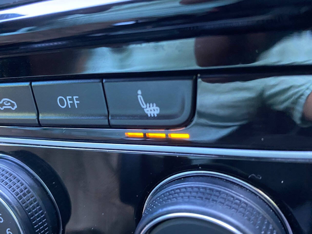 Used 2018 Volkswagen GTI SE FWD image 36
