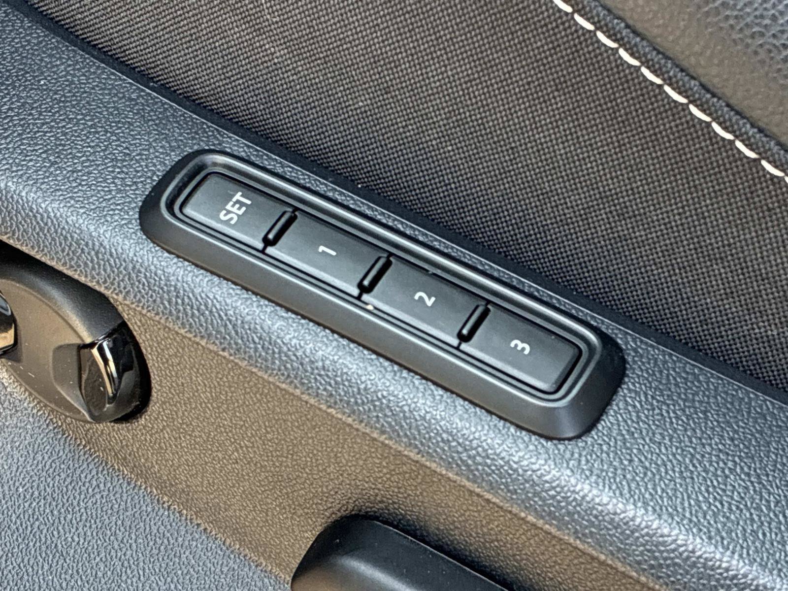 Certified 2024 Volkswagen Tiguan SEL R-Line AWD/4WD image 27