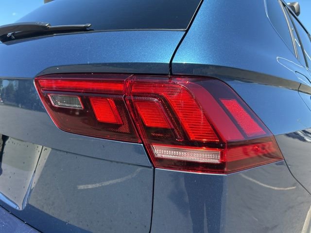 Used 2020 Volkswagen Tiguan SE w/ Panoramic Sunroof Package FWD image 13