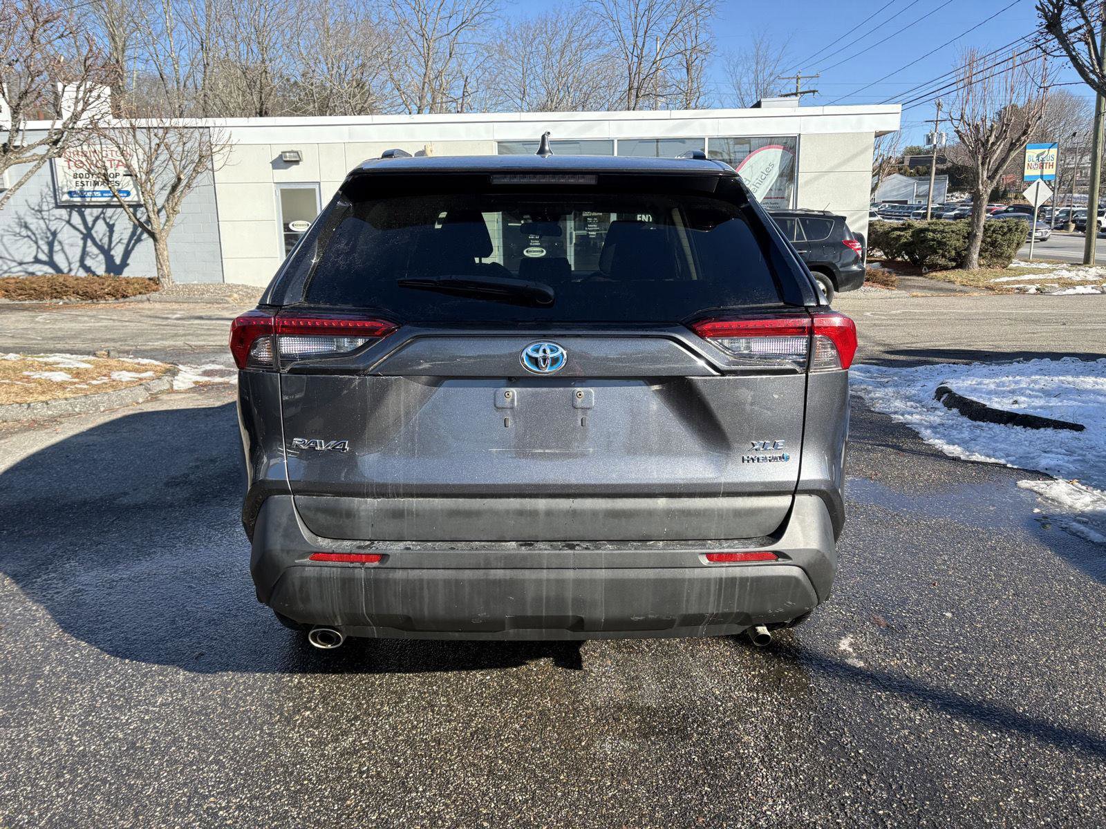 Used 2021 Toyota RAV4 XLE image 6