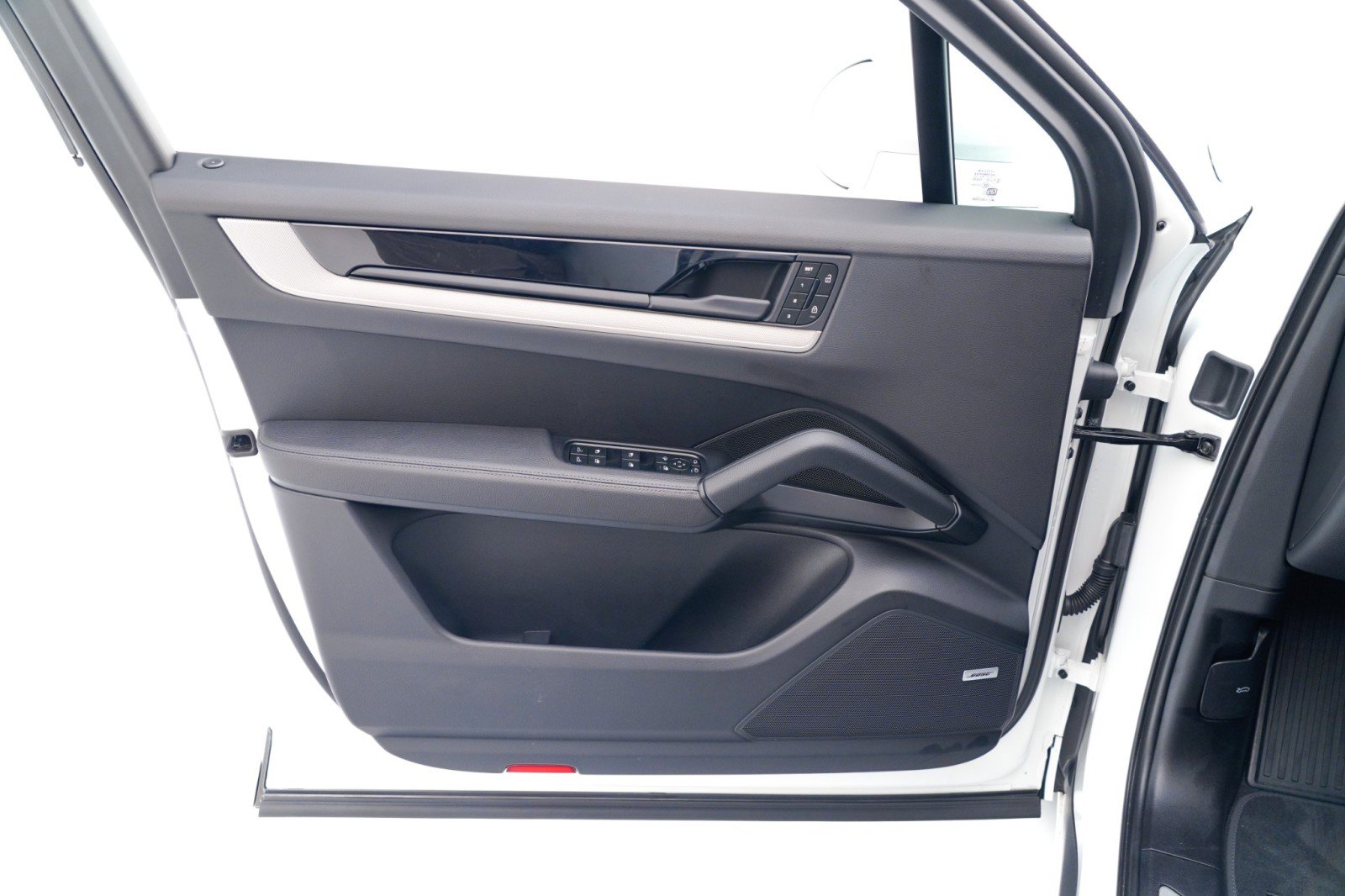 Used 2025 Porsche Cayenne S image 23