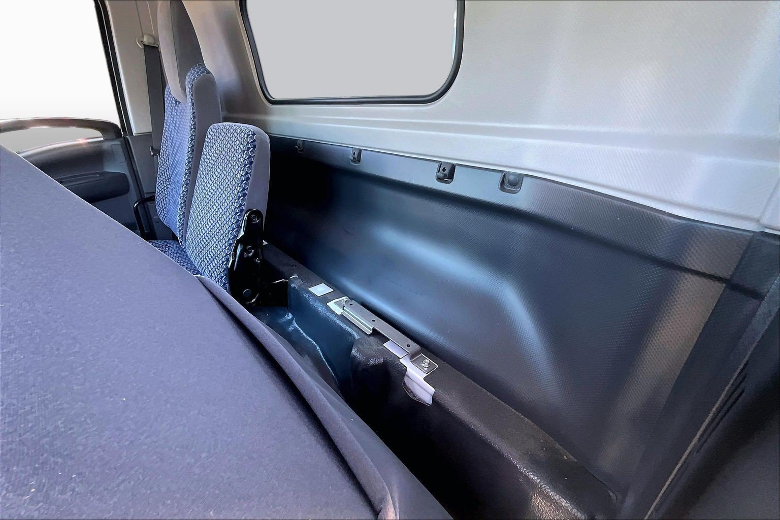 Used 2024 Isuzu NPR RWD image 17