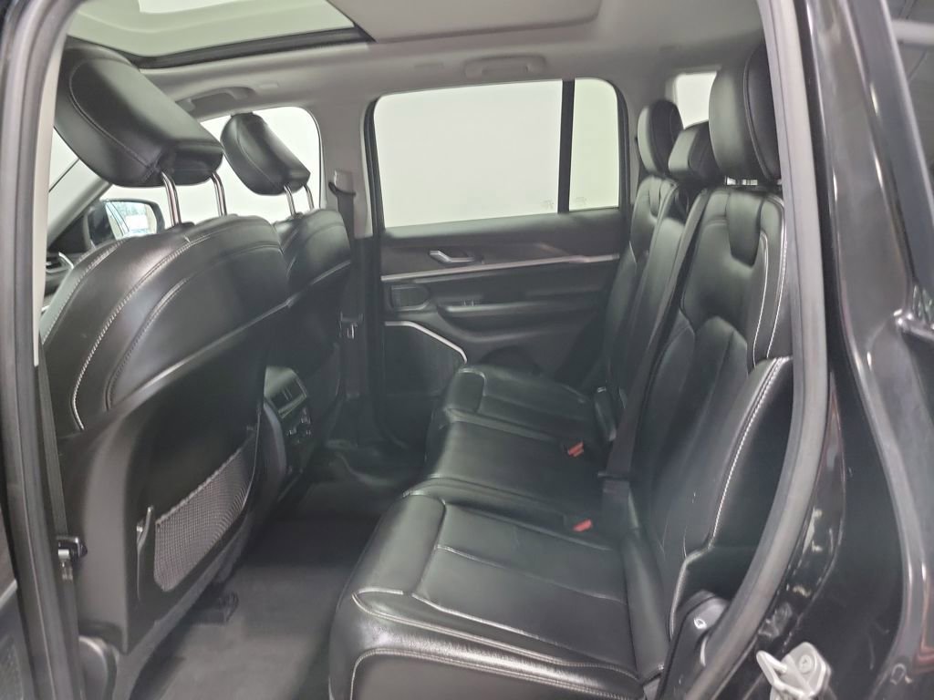 Used 2022 Jeep Grand Cherokee Limited image 7
