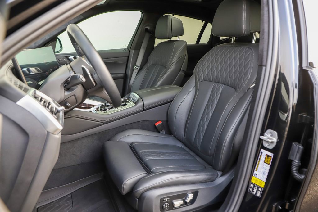 Used 2024 BMW X6 xDrive40i w/ Executive Package image 19