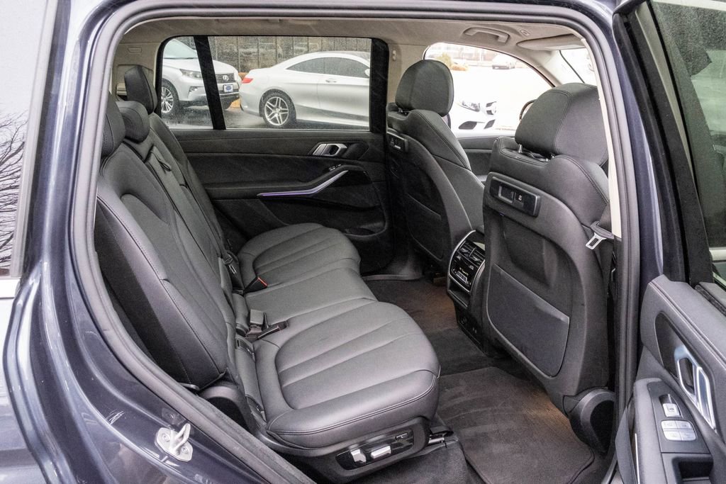 Used 2021 BMW X7 xDrive40i w/ Premium Package 2 image 27