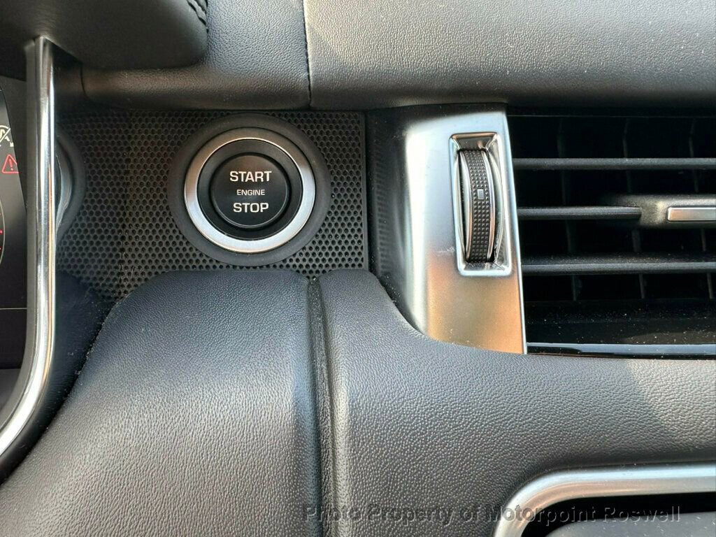 Used 2018 Land Rover Range Rover Sport HSE Dynamic image 16