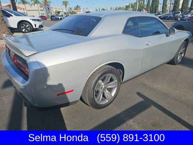 Used 2019 Dodge Challenger SXT w/ Driver Convenience Group RWD image 4
