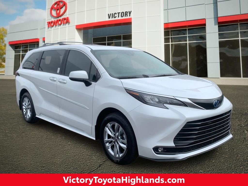 New 2025 Toyota Sienna XLE