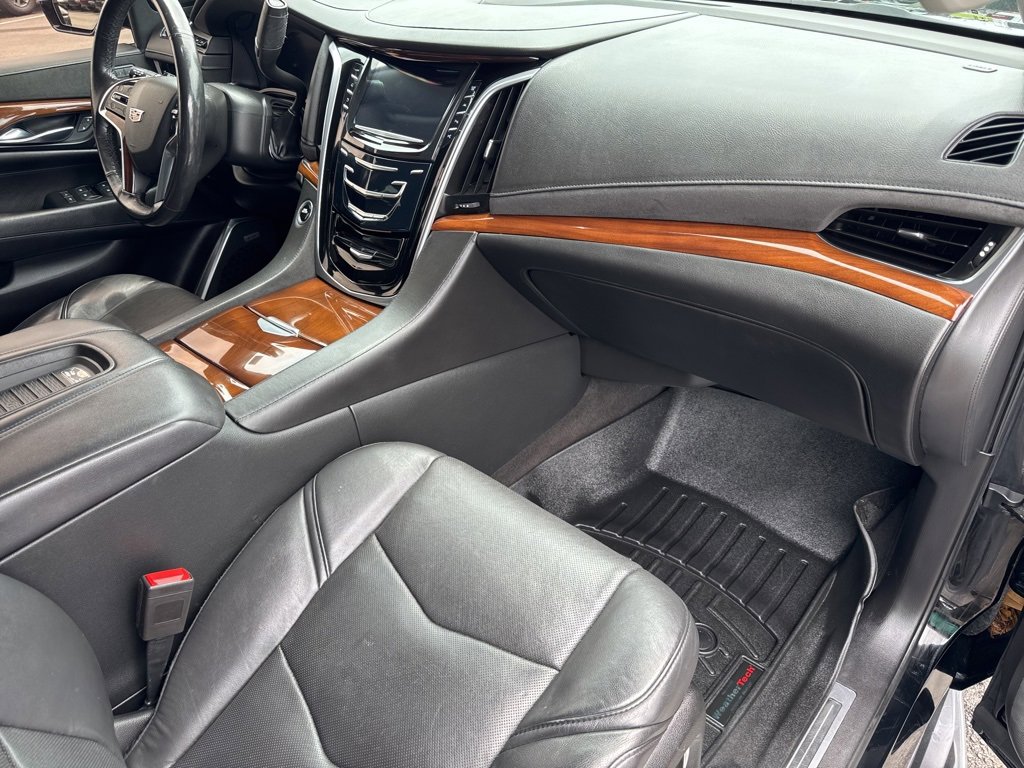 Used 2020 Cadillac Escalade Premium Luxury image 34