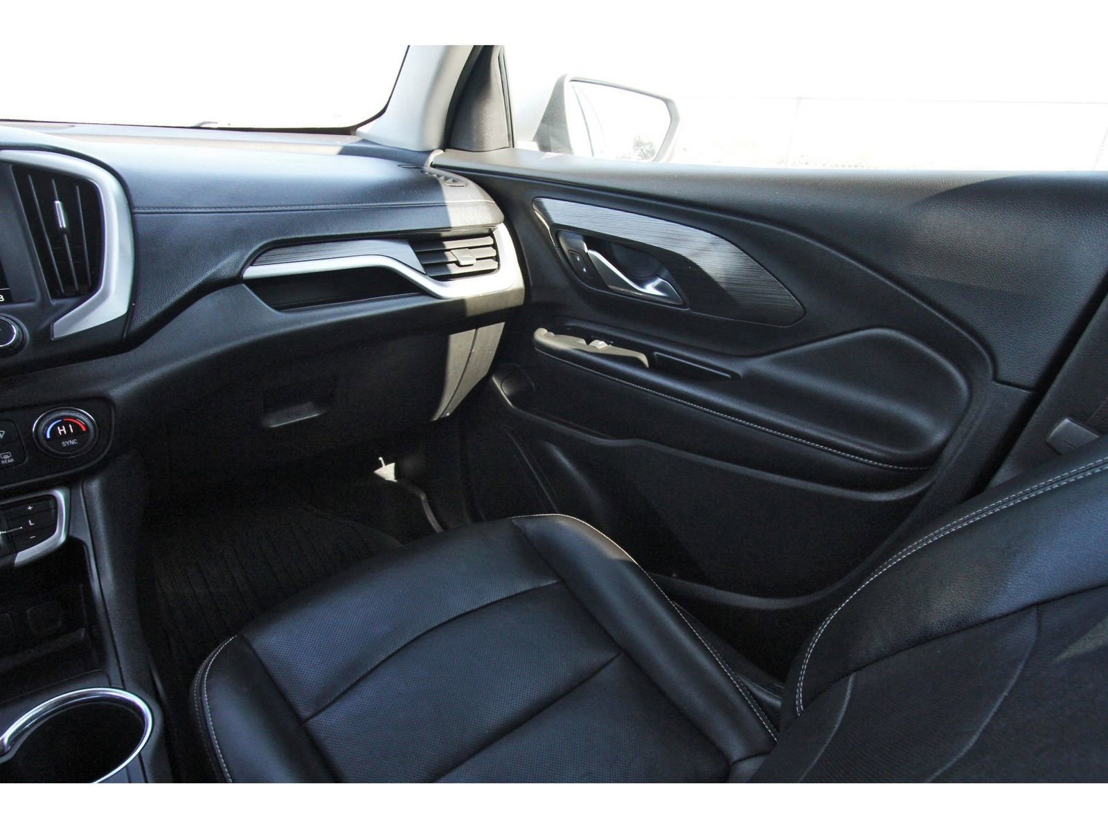 Used 2022 GMC Terrain SLT w/ Tech Package image 13