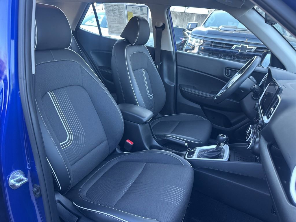 Used 2025 Hyundai Venue Limited image 24