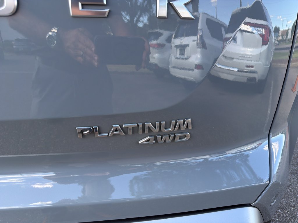 Used 2023 Nissan Pathfinder Platinum w/ Cargo Package AWD/4WD image 32