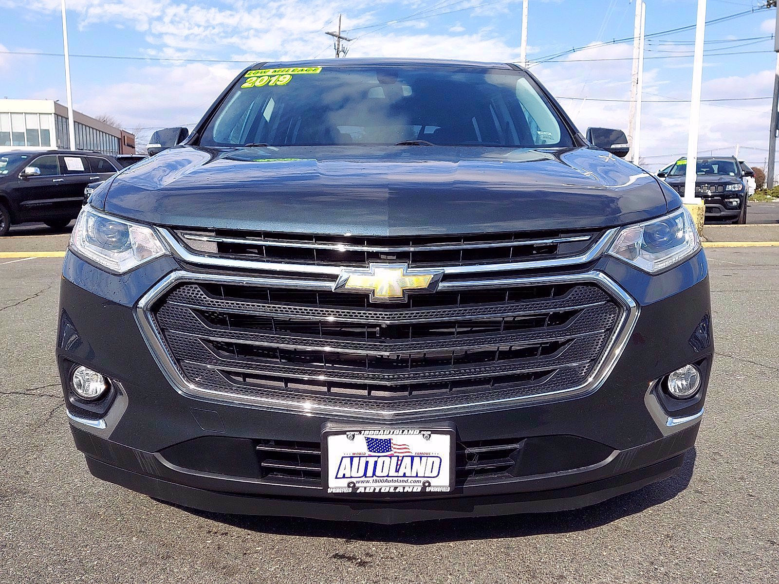 Used 2019 Chevrolet Traverse LT image 2