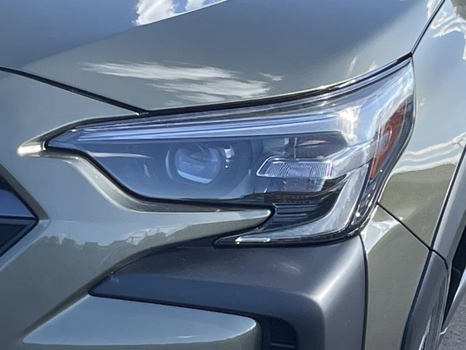Certified 2025 Subaru Outback Limited AWD/4WD image 9
