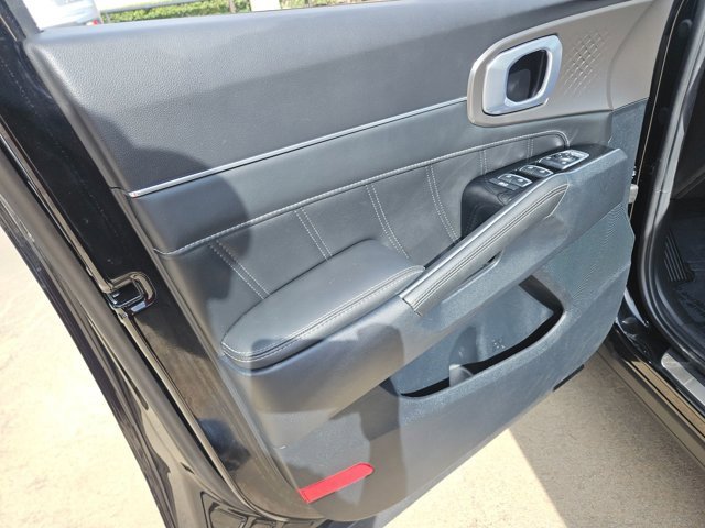 Used 2023 Kia Sorento SX image 13