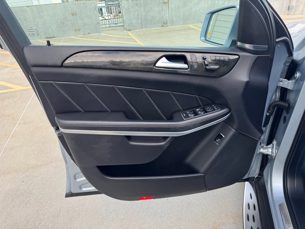 Used 2016 Mercedes-Benz GL 550 4MATIC image 9
