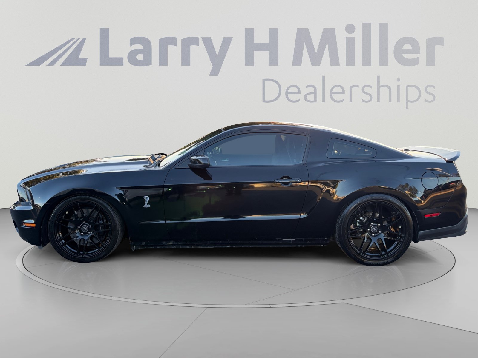 Used 2012 Ford Mustang Shelby GT500 w/ SVT Performance Pkg RWD image 2